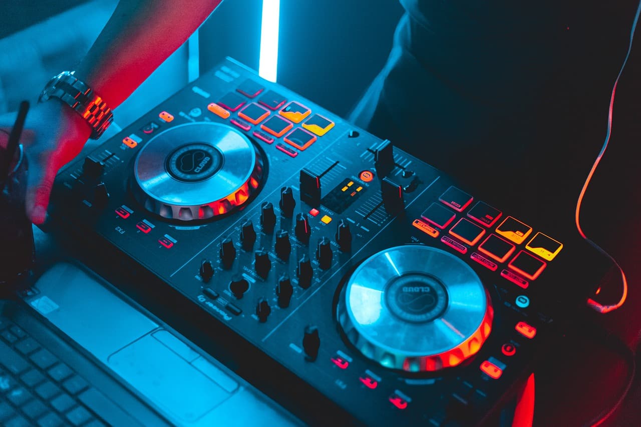 JDJ Eventos — DJ para Eventos en Bogotá